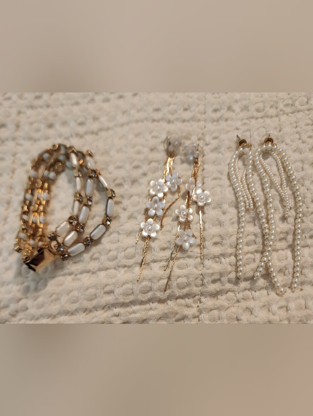 Faux Pearls Lot Vintage Bracelet & 2 Pr Pierced Dangle Earrings Flowers
